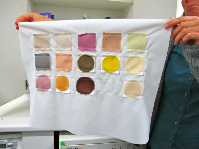 Специально испачканная разными видами загрязнителей ткань для тестирования стиральных порошков и жидкостей