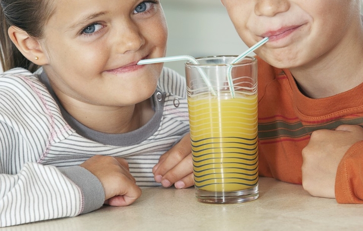 kids drink fresh juice orange