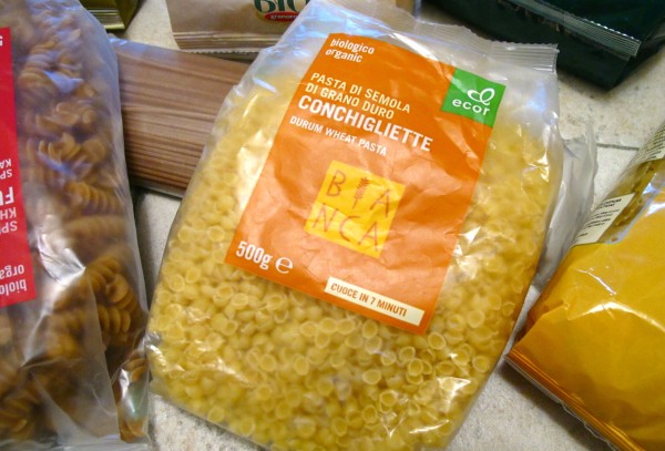 Organic pasta packed 04