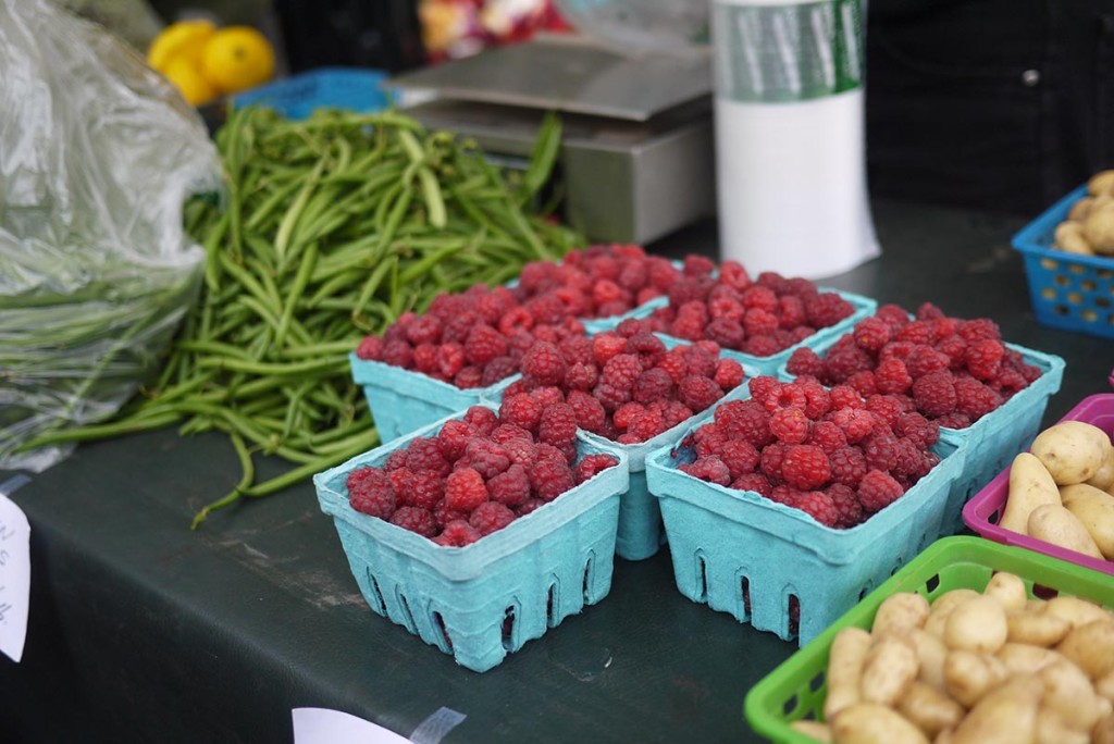 farmer market raspberry