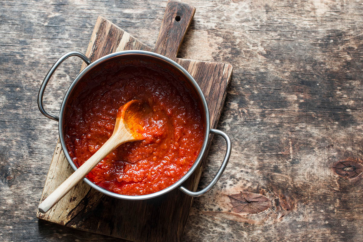 В томатных соусах и пасте ликопина даже больше, чем в свежих помидорах. 